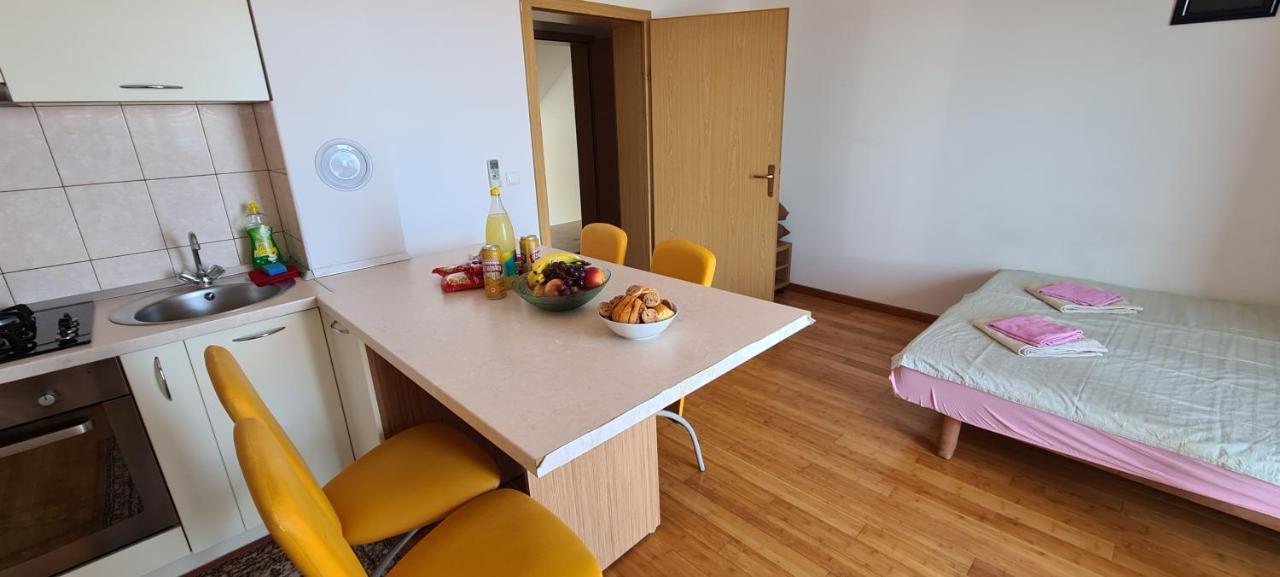 Apartmani Gizela Donji Seget Eksteriør billede
